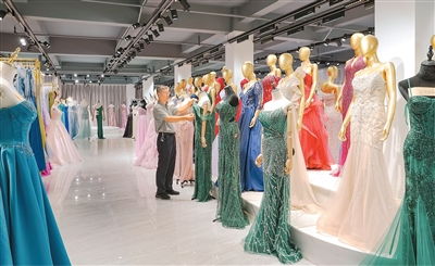 潮州婚纱礼服圈粉海外，服装制造产业焕发新活力